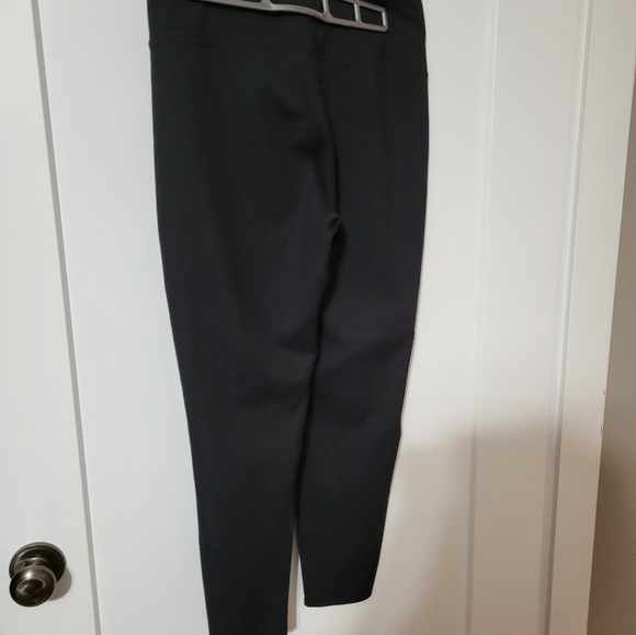 L.L.Bean leggings Size medium  (28) - Picture 2 of 4